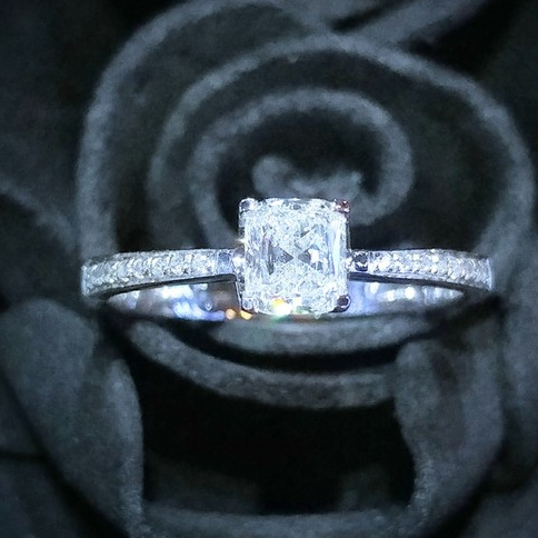 18K White Gold 0.45ct Cushion Cut Diamond Ring