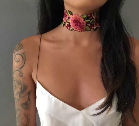 玫瑰花刺繡頸鏈