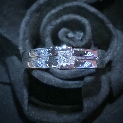 全新18K白金【單粒10份方形鑽石】戒指