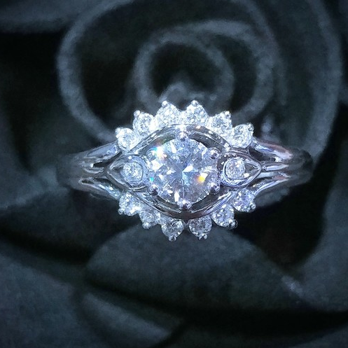 全新18K白金【單粒31份鑽石】配小鑽共51份戒指