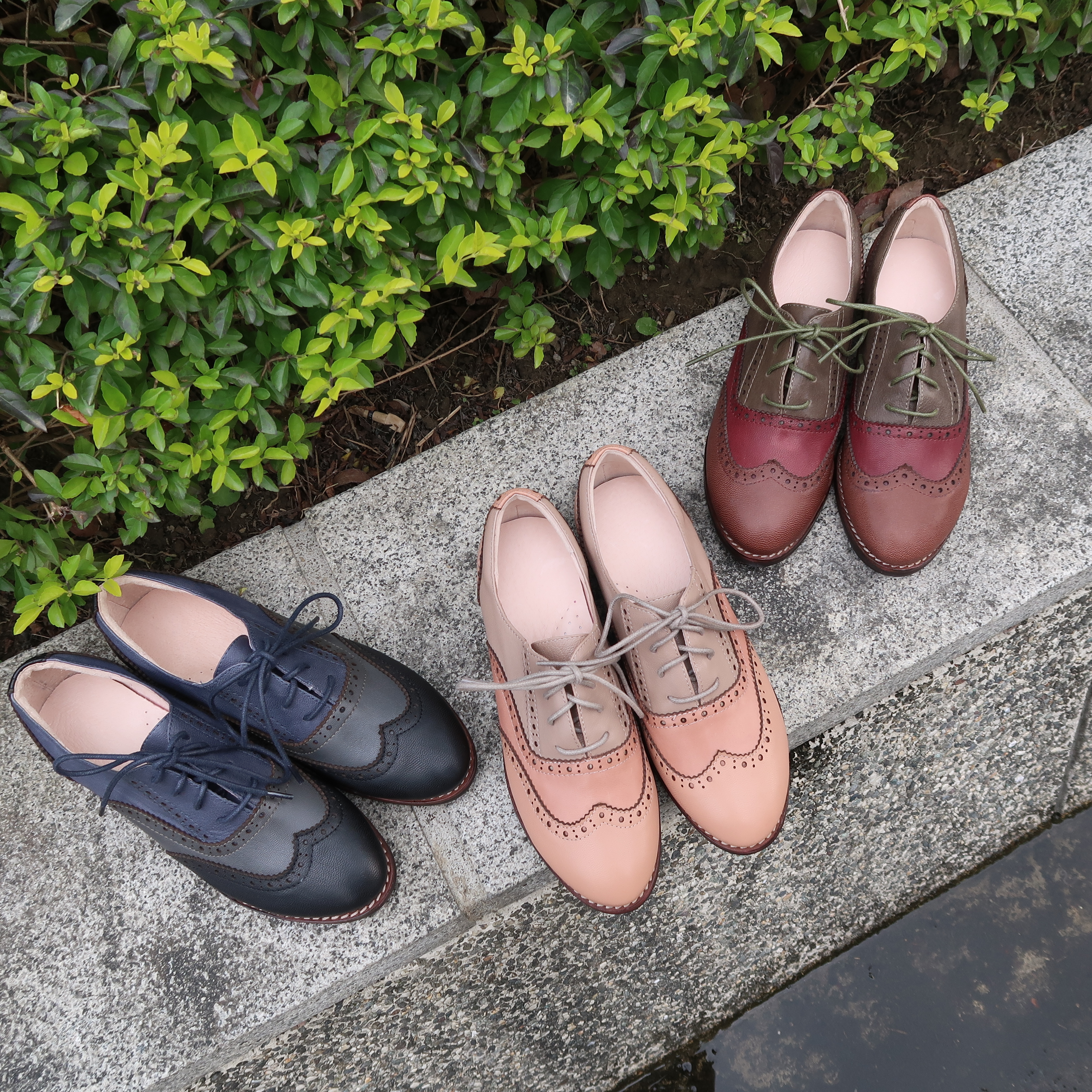 【下課十分鐘】羊皮拼色原木鞋跟雕花蕾絲牛津鞋