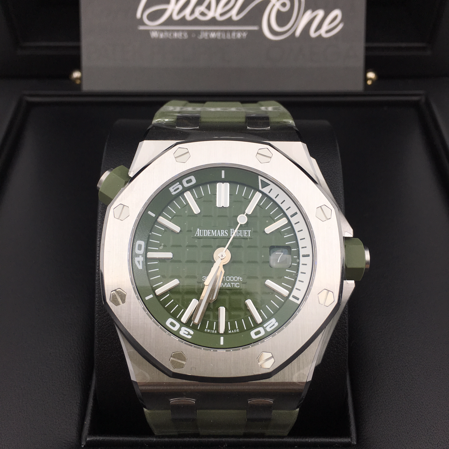 BRAND NEW AUDEMARS PIGUET 15710ST DISCONTINUED KHAKI ARMY GREEN ROYAL OAK OFFSHORE DIVER BOUTIQUES EXCLUSIVE