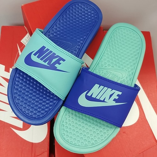 mismatch nike slides