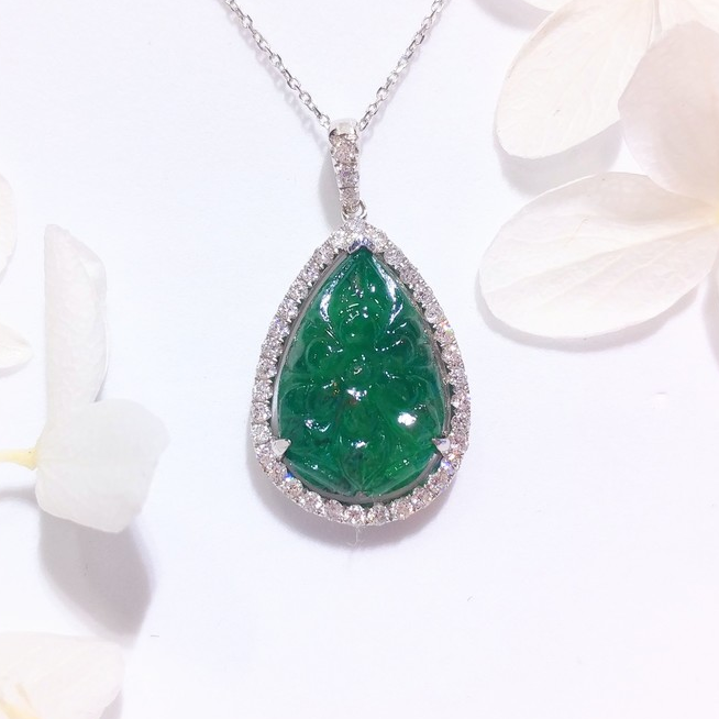 18K White Gold 5.97ct Emerald and Diamond Pendant