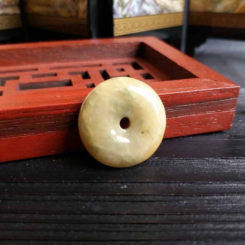 J1036 冰糯黃翡飄綠平安扣 (22.6mm直徑)