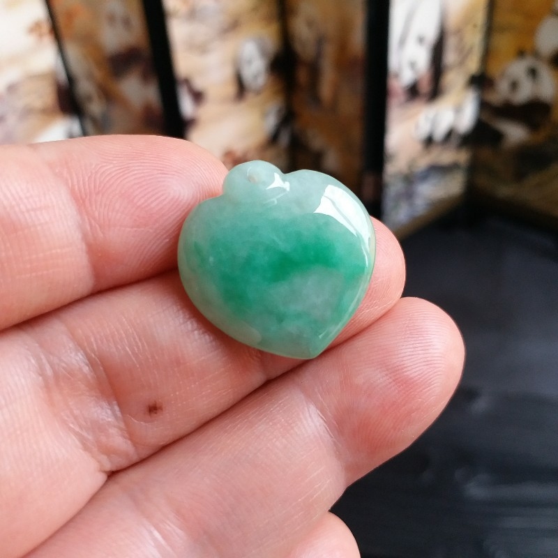 J1012 冰糯飄綠愛心吊墜