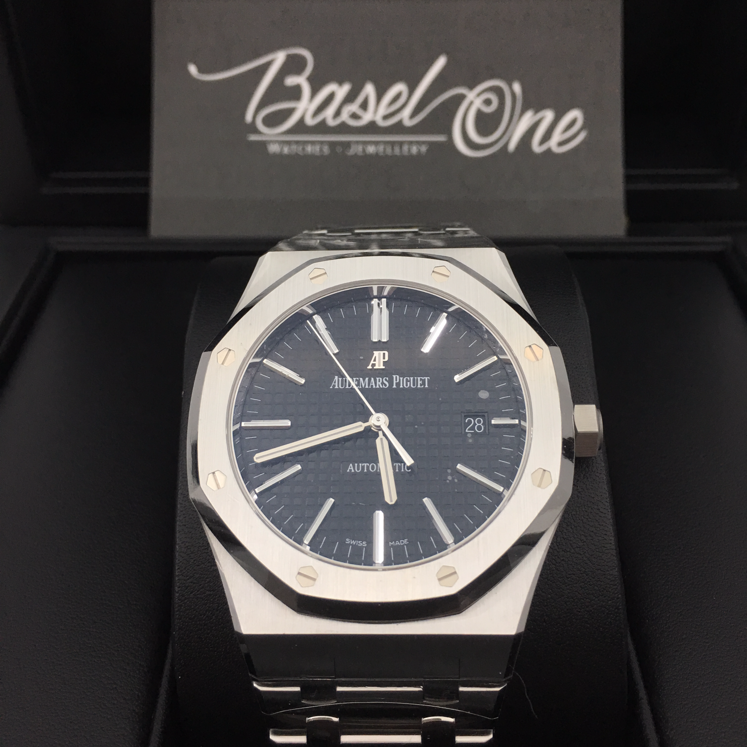 DISCONTINUED BRAND NEW AUDEMARS PIGUET 15400ST ROYAL OAK SELFWINDING STAINLESS STEEL BLACK