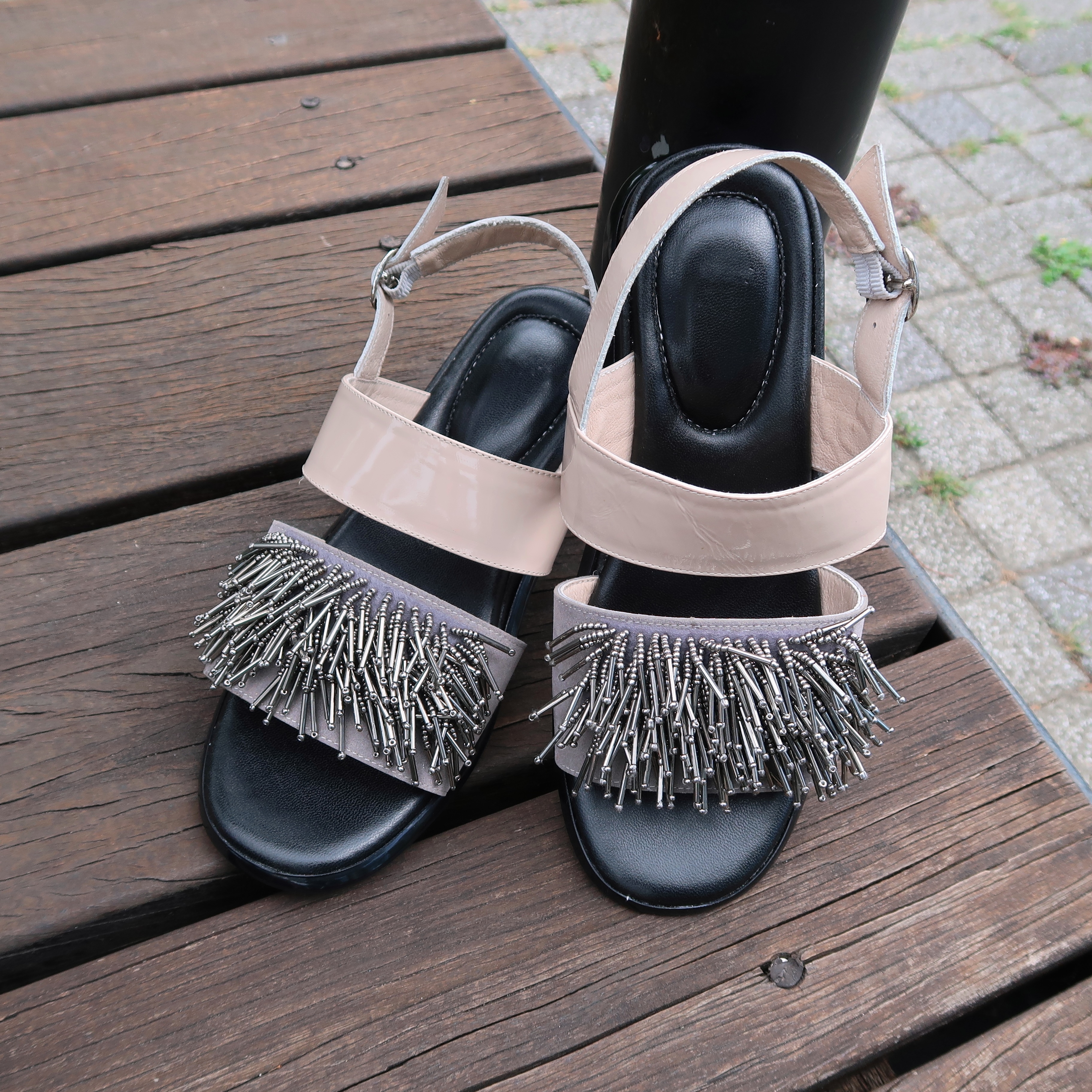 【荊棘薔薇】牛皮手工串珠小跟涼鞋