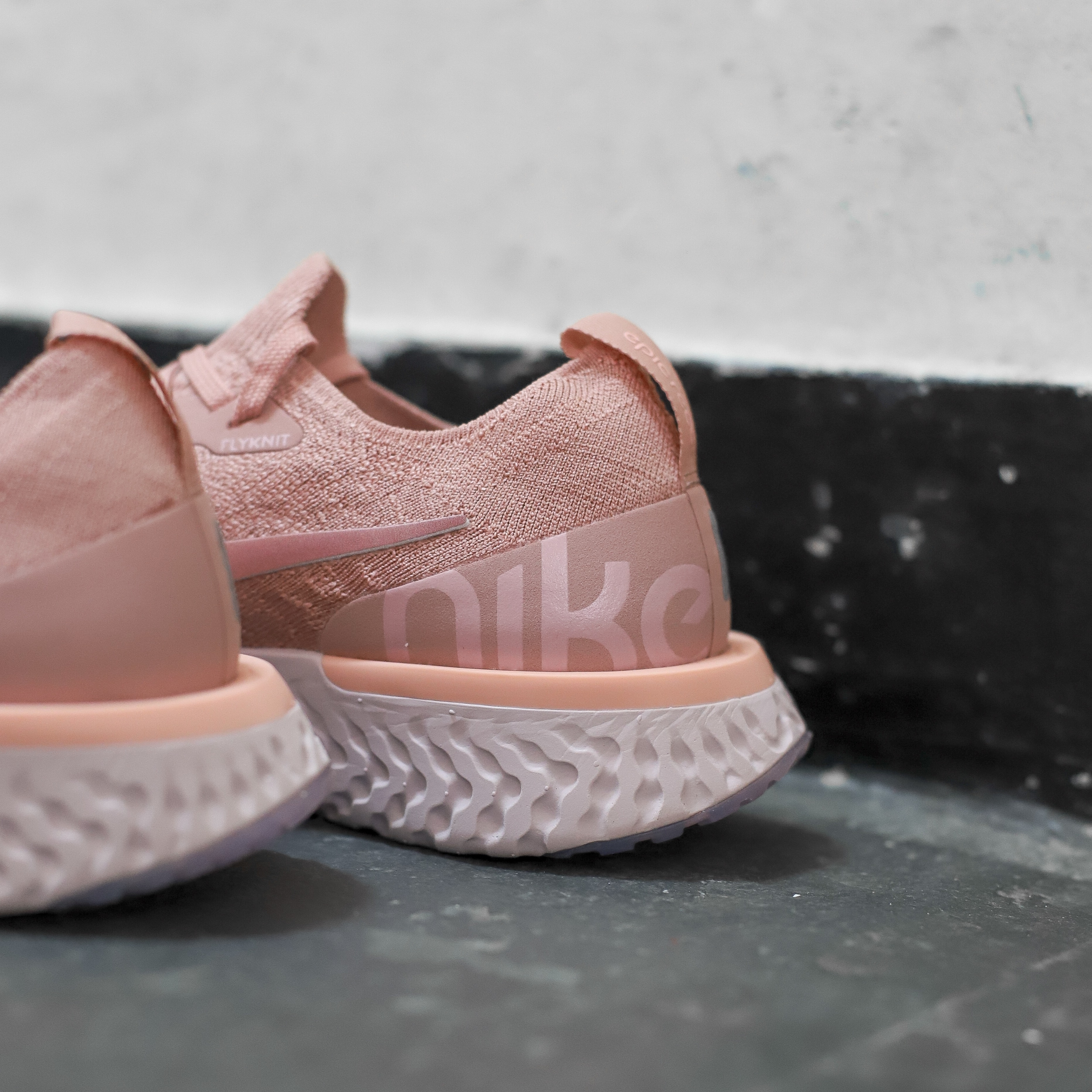 Nike Epic React Flyknit "Peach" AQ0070-602