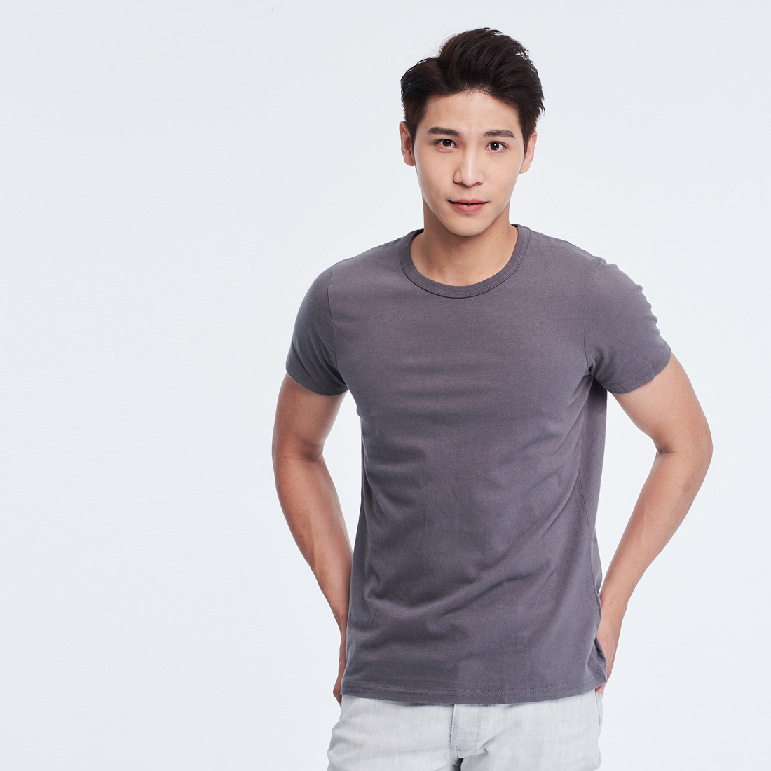 簡單素面圓領短袖蜜桃棉男T/深灰