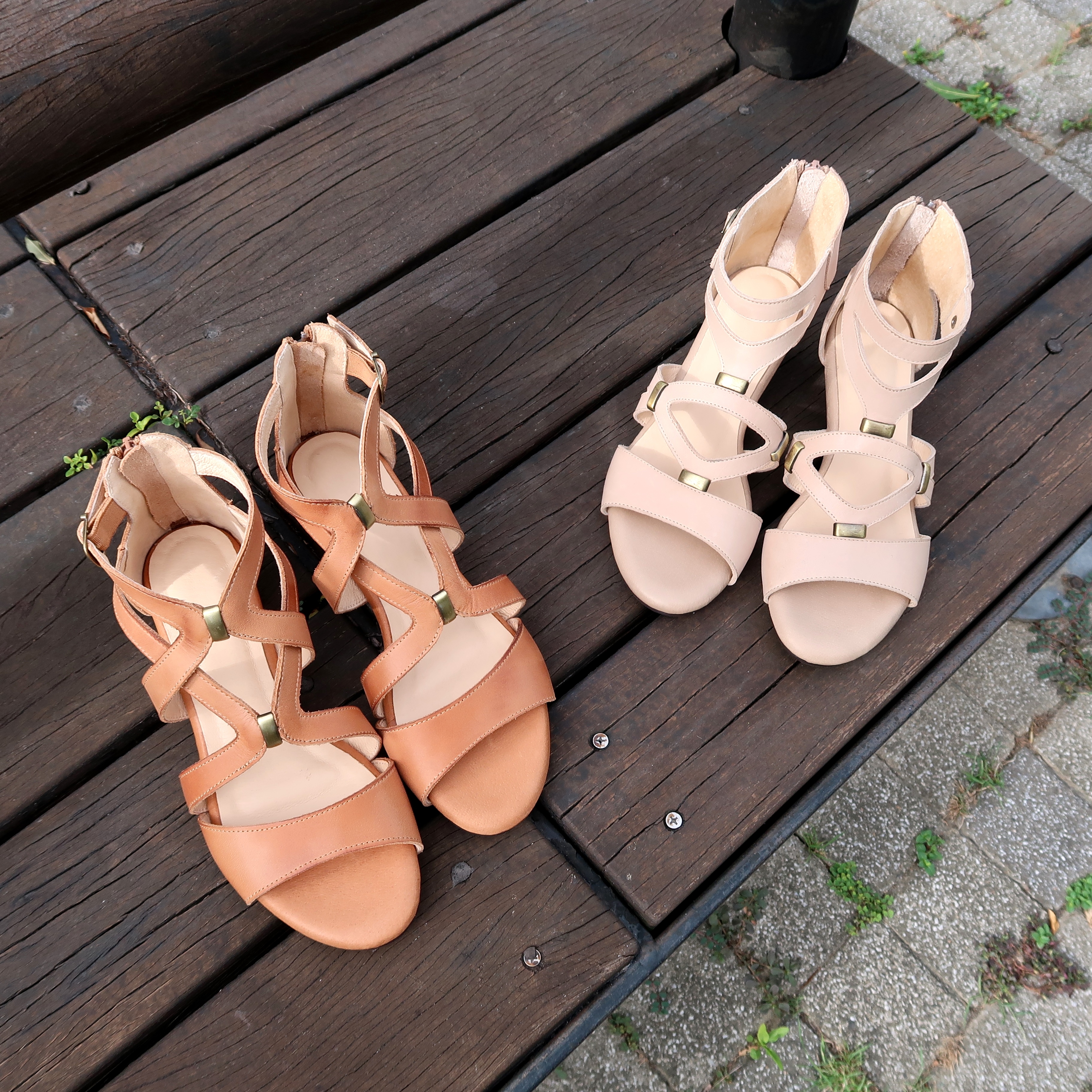 【跳舞的棉花糖】牛皮小坡跟楔型羅馬涼鞋