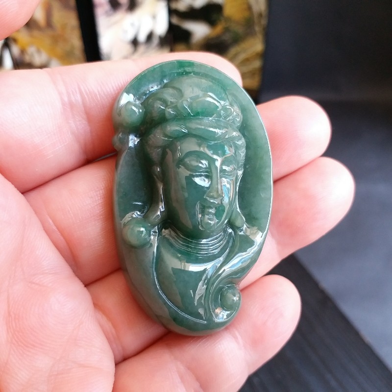 J1048 冰糯油綠立體觀音像吊墜