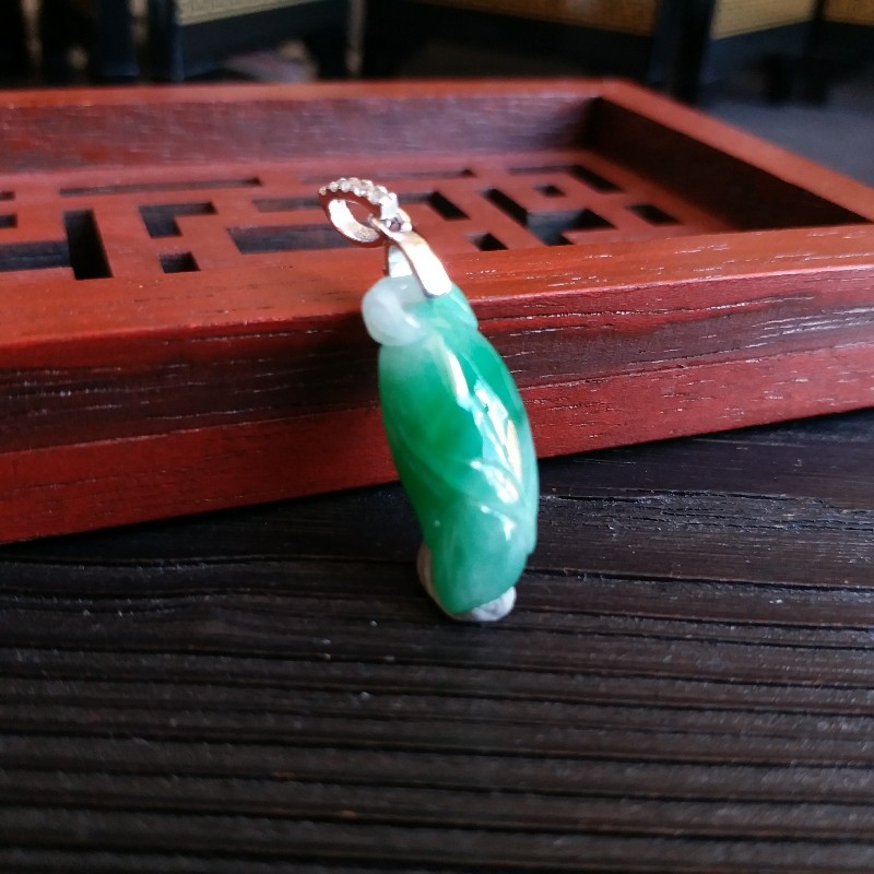 J1057 老坑冰糯晴綠花蕊吊墜