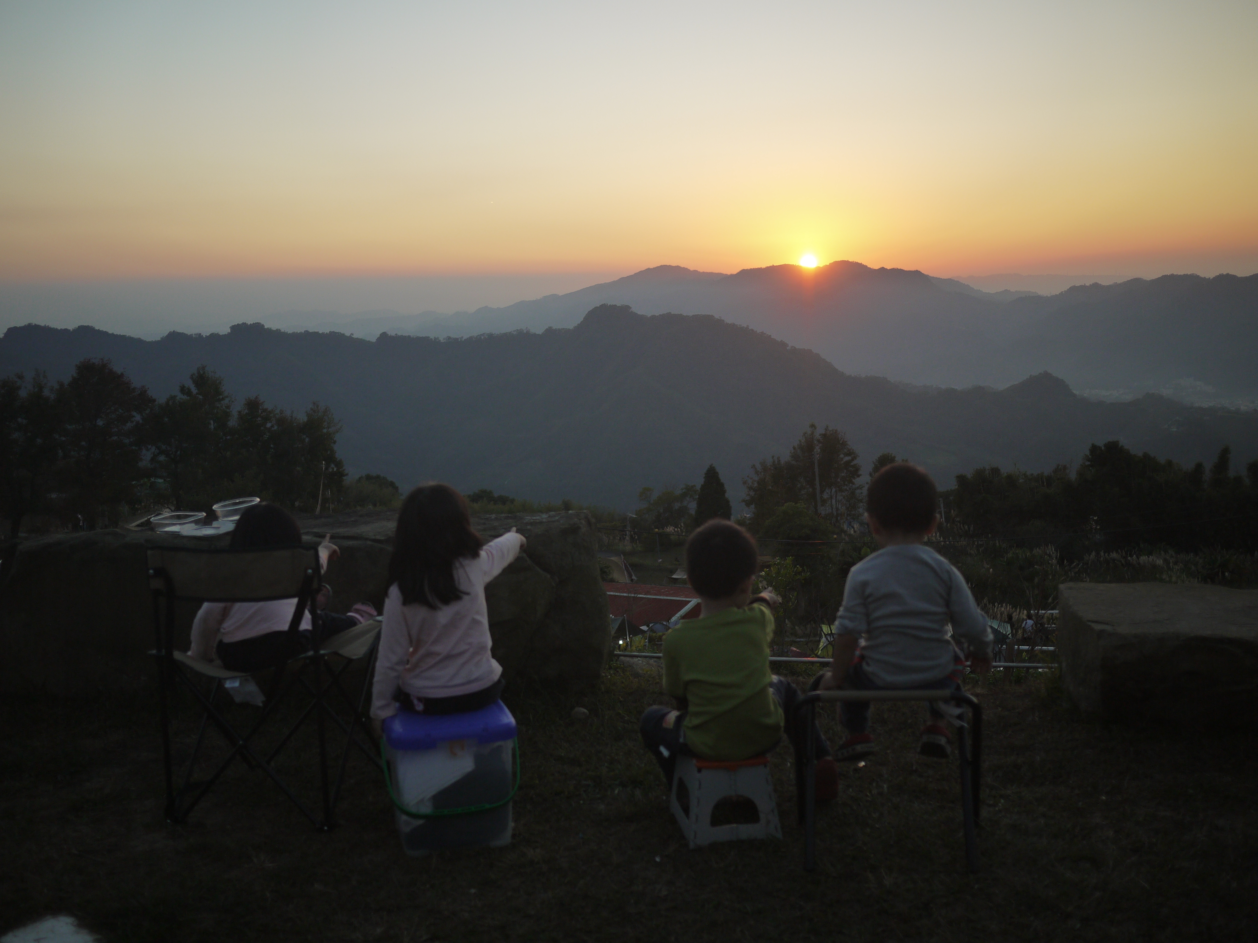 一群人在台灣露營