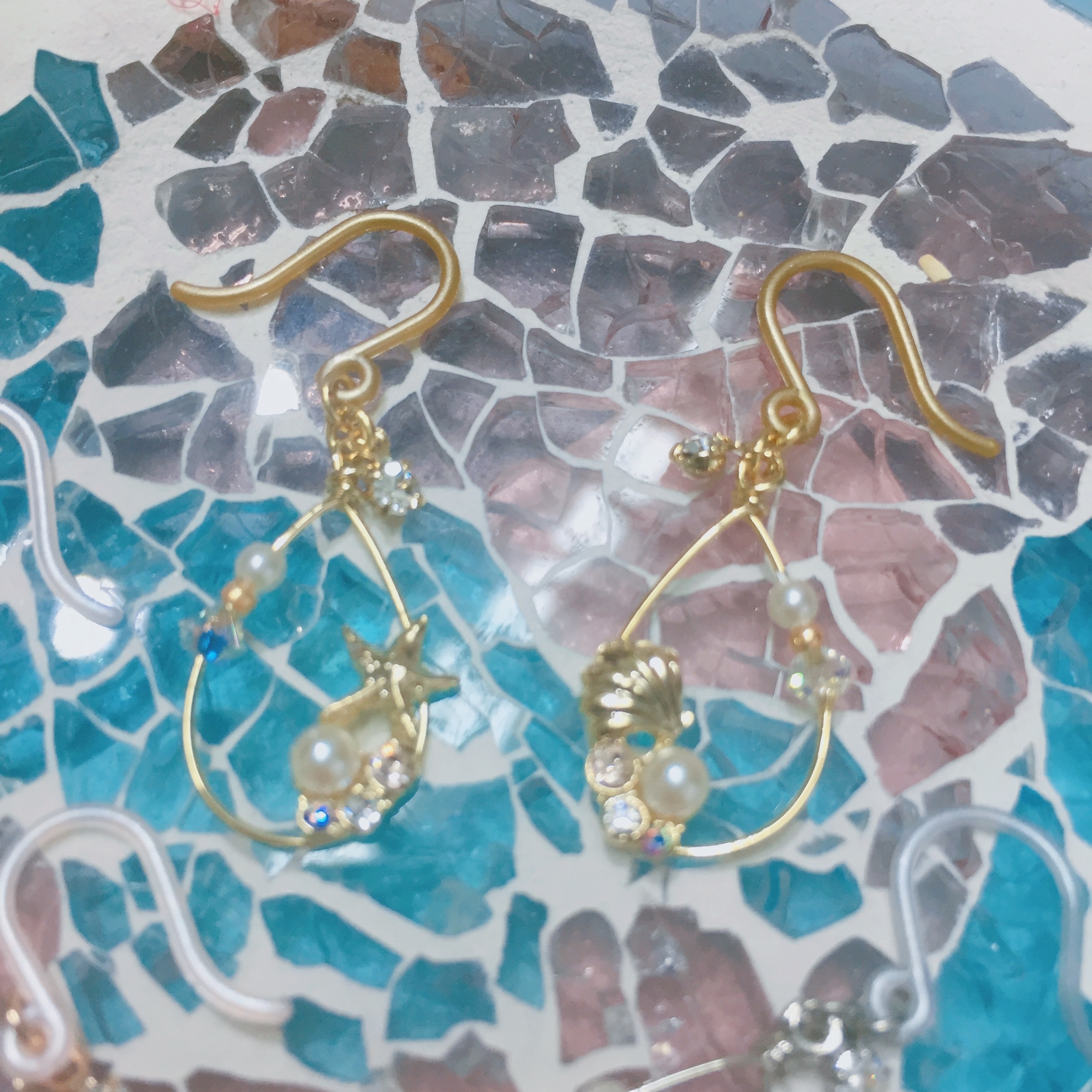 [網站限定優惠]日本制海洋水滴樹脂耳環