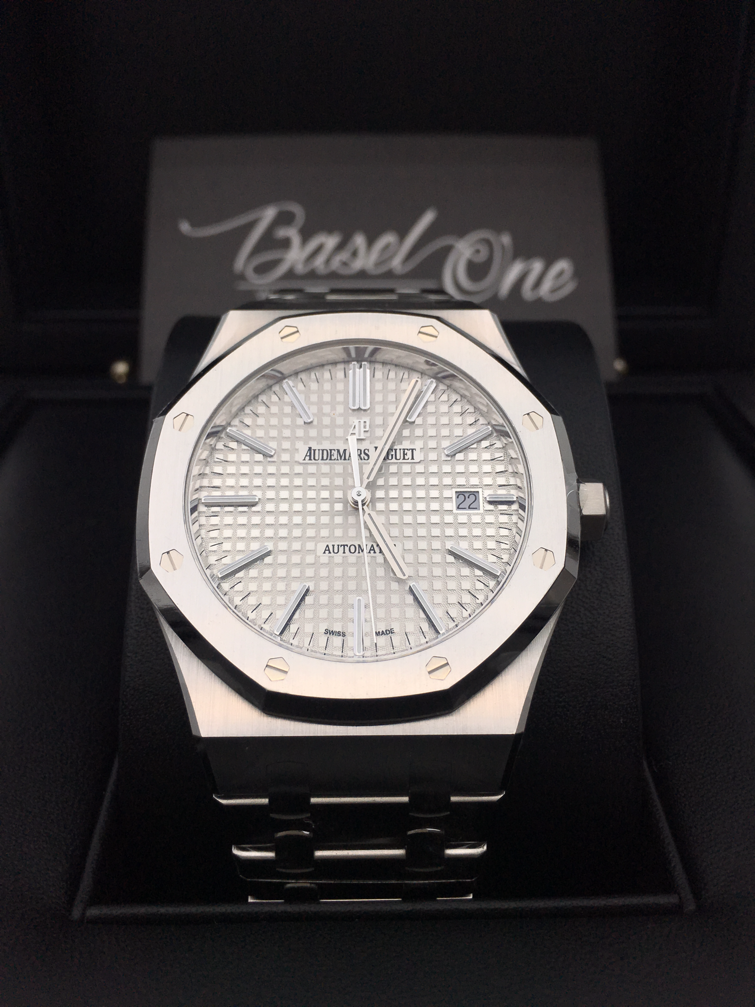 DISCONTINUED BRAND NEW AUDEMARS PIGUET 15400ST ROYAL OAK SELFWINDING STAINLESS STEEL WHITE