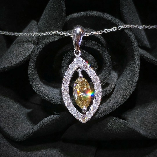 全新18K白金【單粒42份香檳色欖尖形彩鑽】配小鑽共67份鑽石吊墜