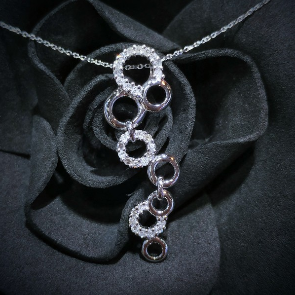 18K White Gold 0.18ct Diamond Pendant