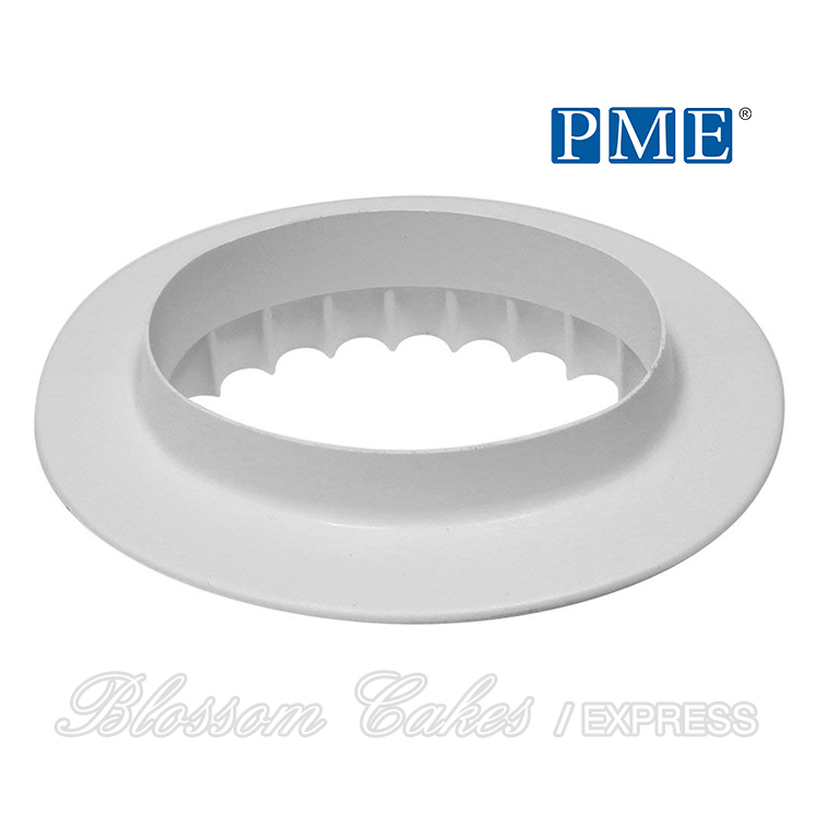 PME Plain and Fluted Double Sided Oval Cutter (165mm/6.5")