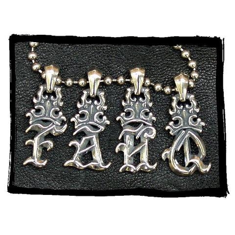 CB105 帶鏈的初始皇冠小飾物