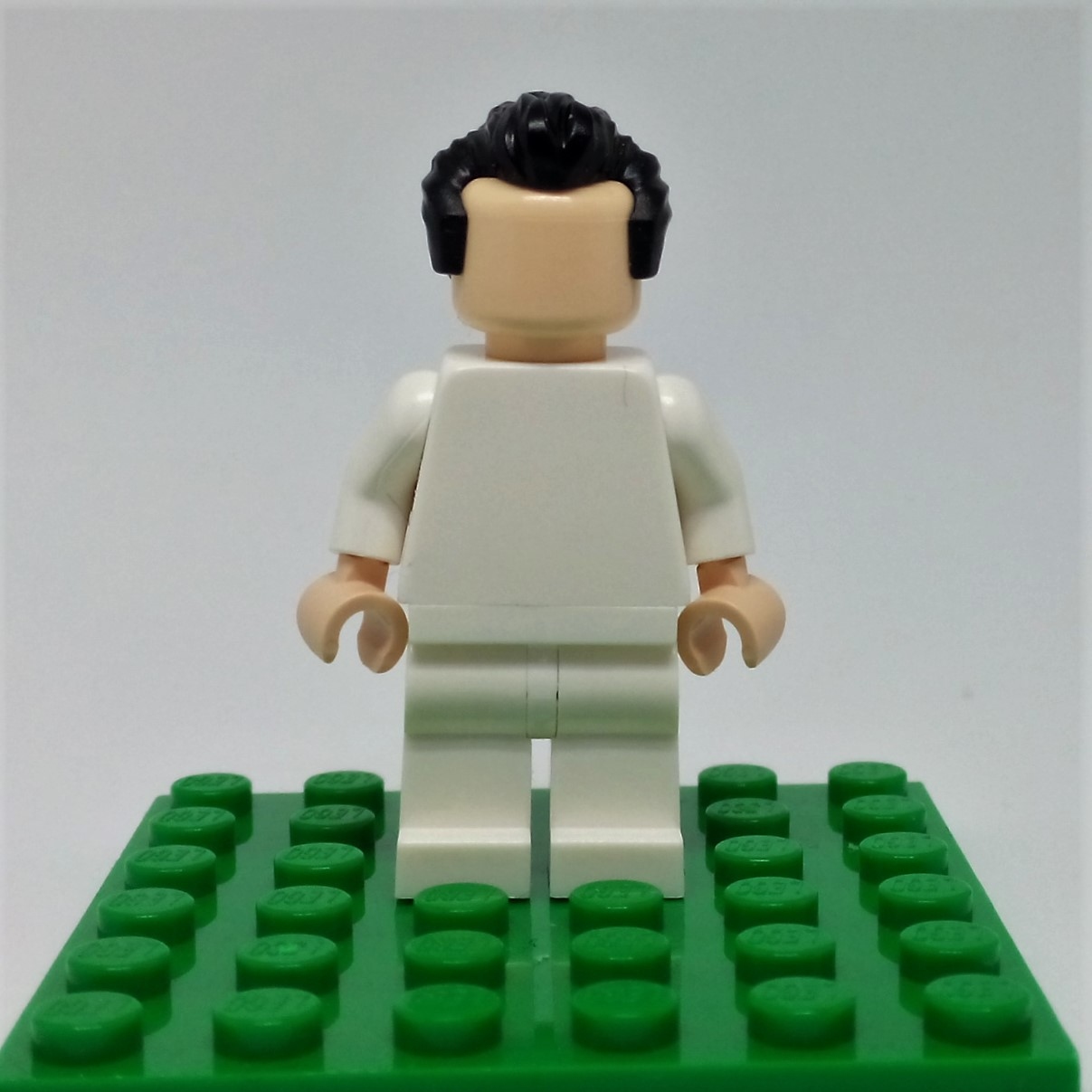 21268 Hair Short Swept Back with Sideburns and Widow's Peak