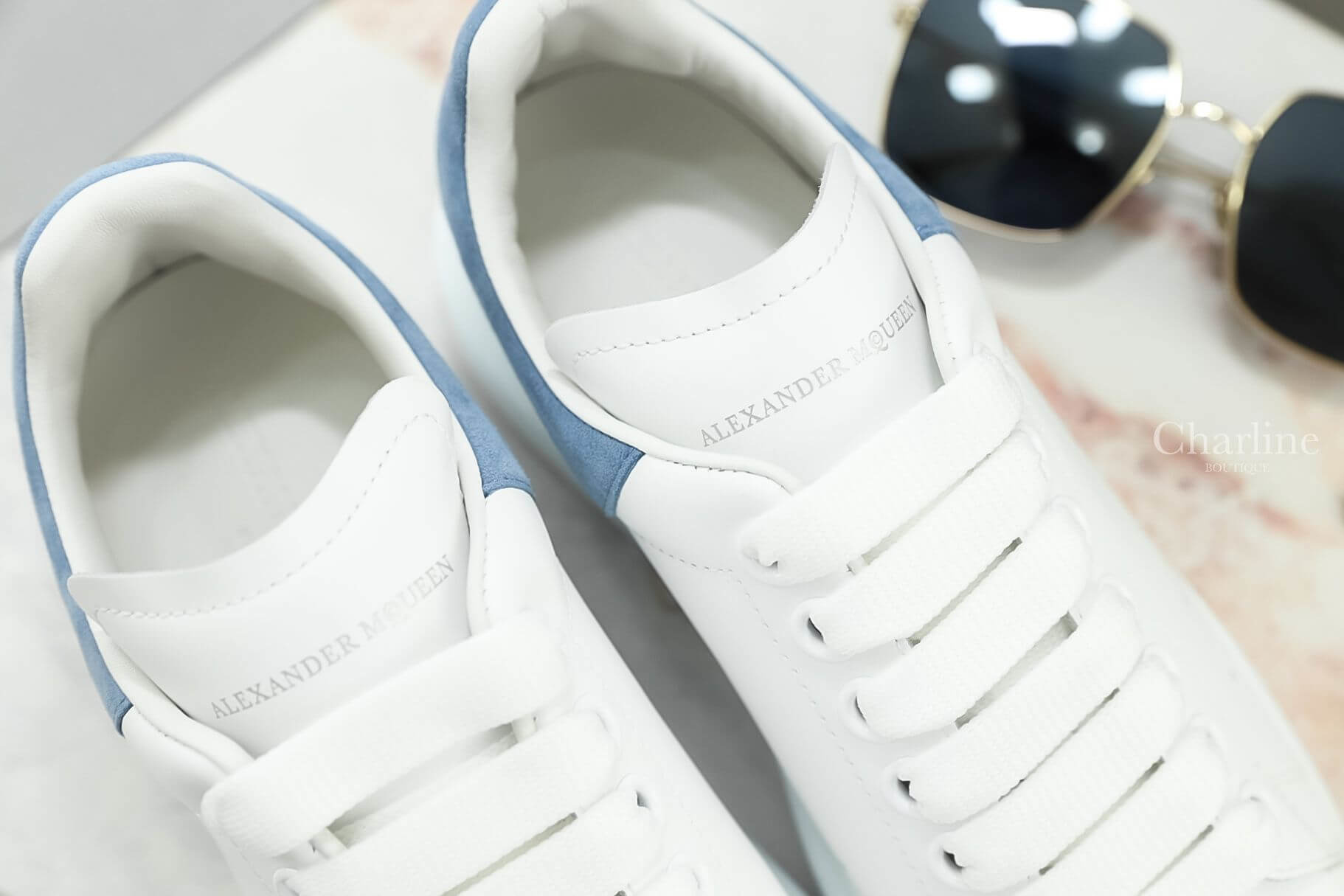 Alexander McQueen Oversize Sneaker 白色夢幻藍小牛皮運動鞋