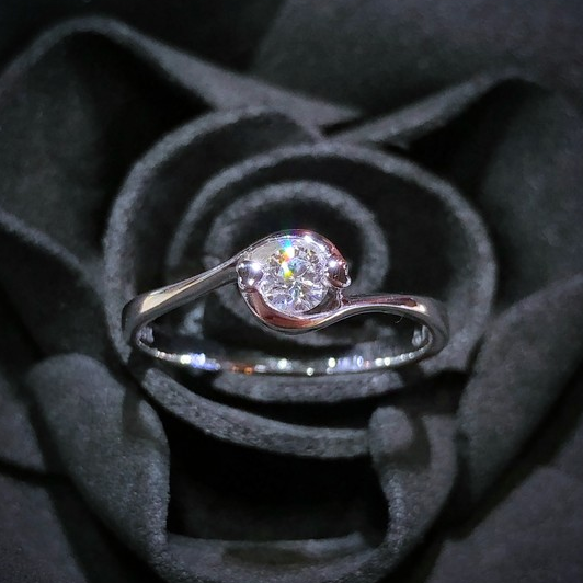 全新18K白金【單粒15份鑽石】戒指