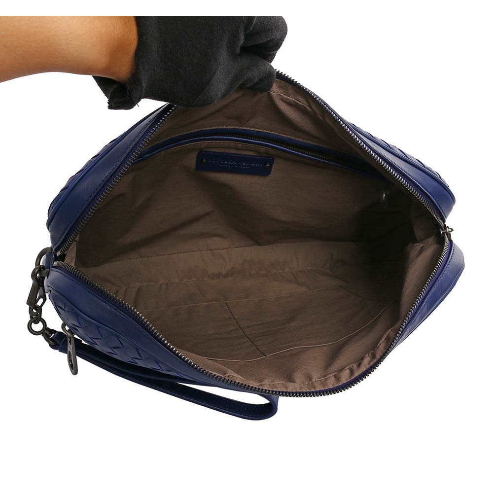 【BOTTEGA VENETA】大型小牛皮編織手拿包