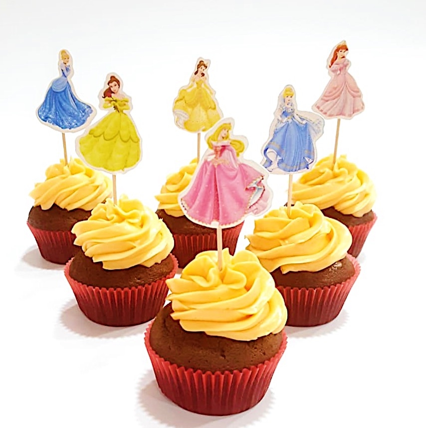 公主插牌奶油霜杯子蛋糕