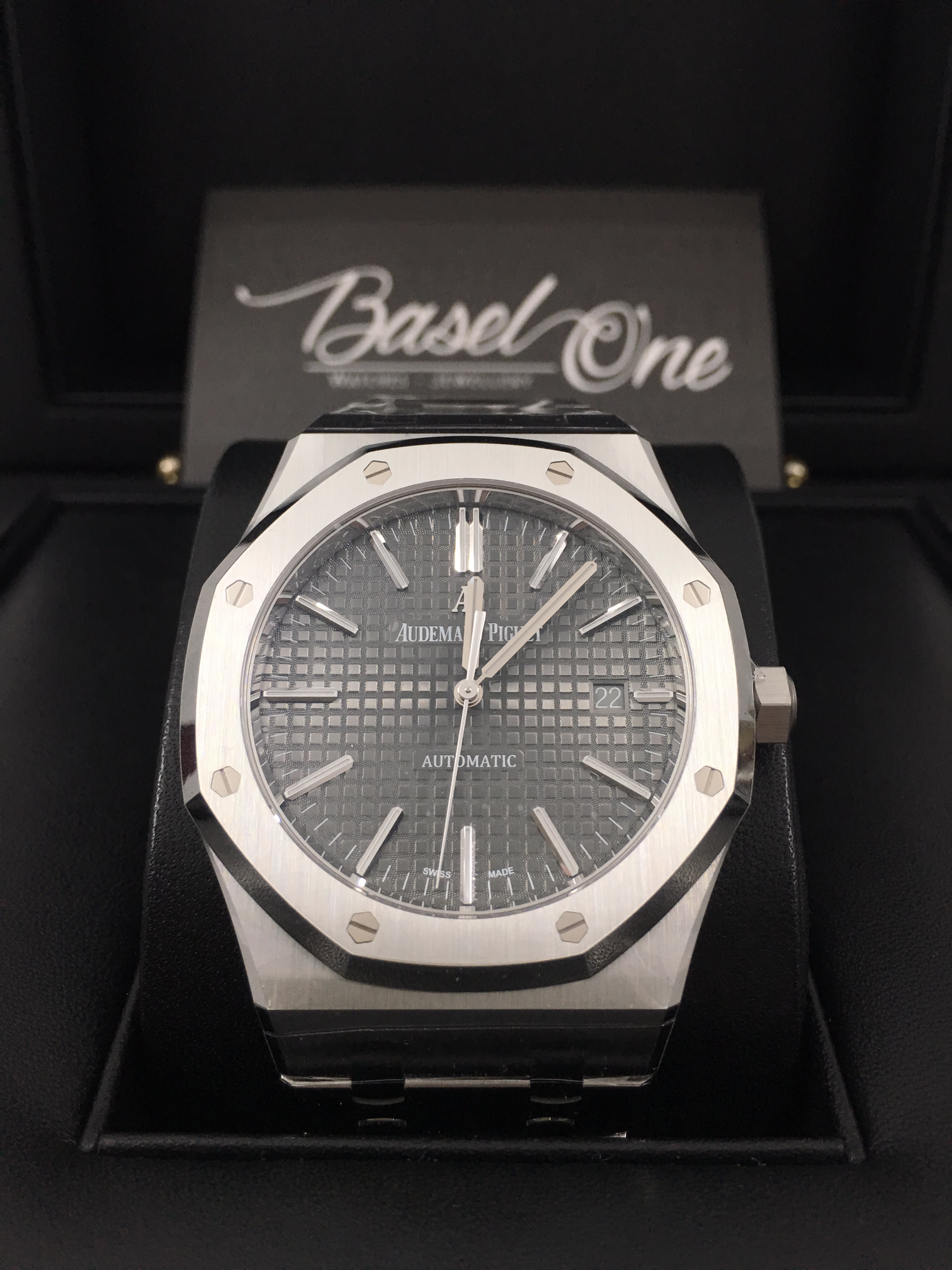 DISCONTINUED BRAND NEW AUDEMARS PIGUET 15400ST ROYAL OAK SELFWINDING STAINLESS STEEL GREY
