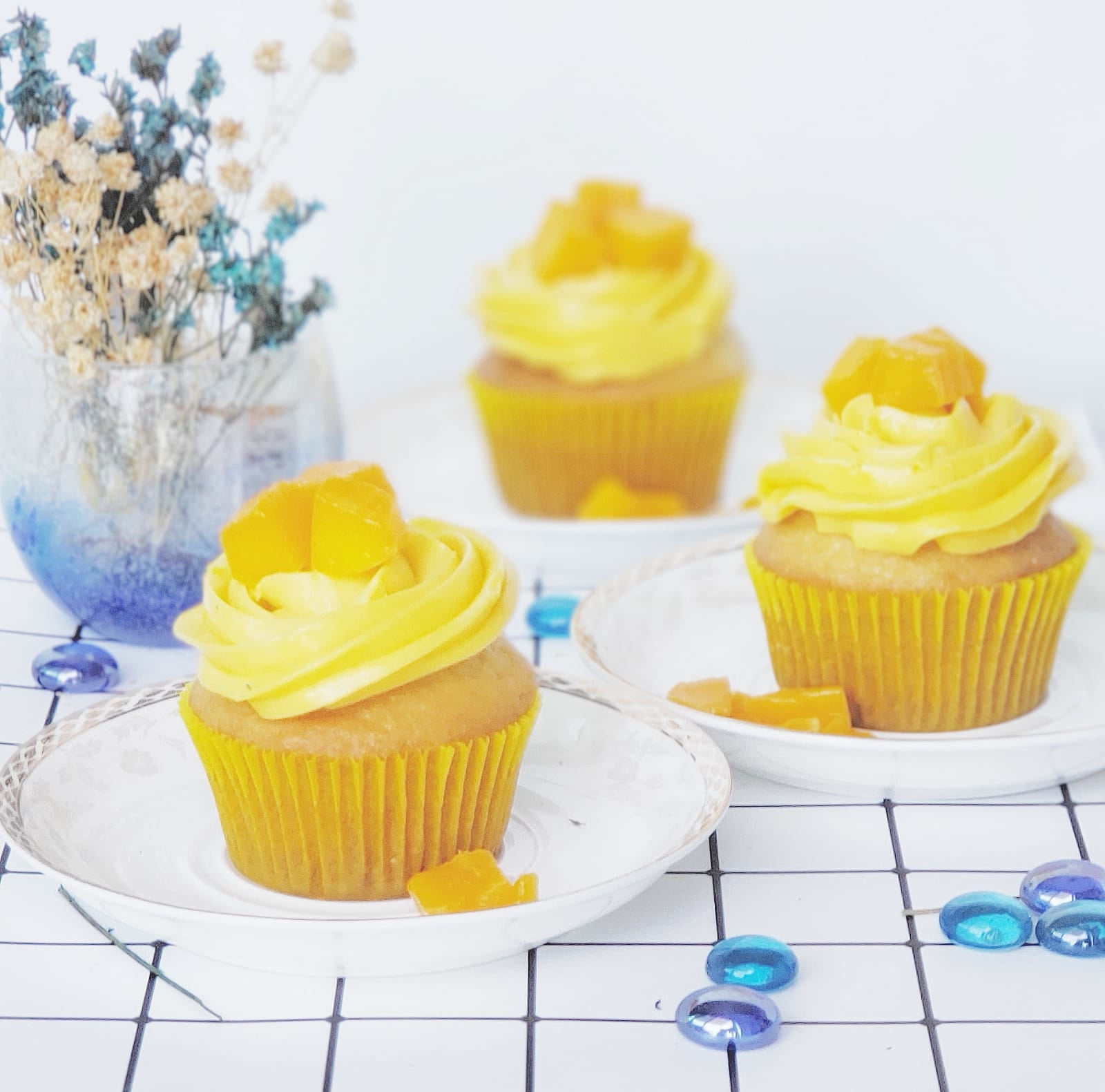 芒果奶油霜杯子蛋糕