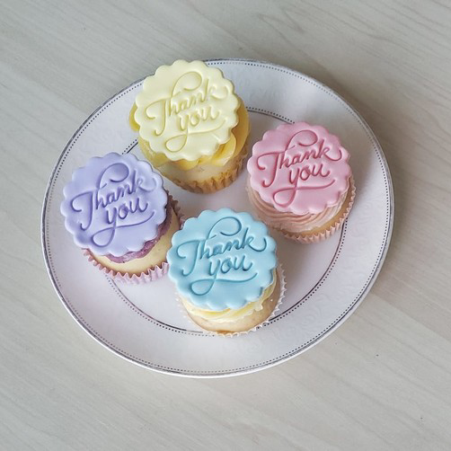 Thank You 糖皮奶油霜杯子蛋糕