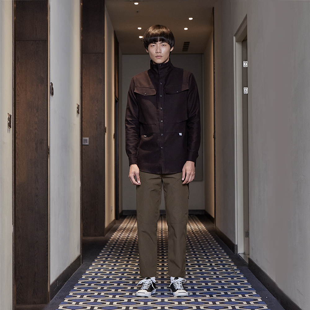 高領貼袋襯衫 (黑)