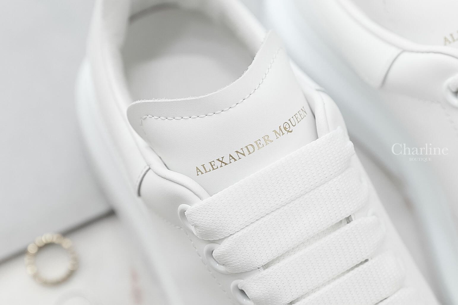 Alexander McQueen Oversize Sneaker 全白色小牛皮運動鞋