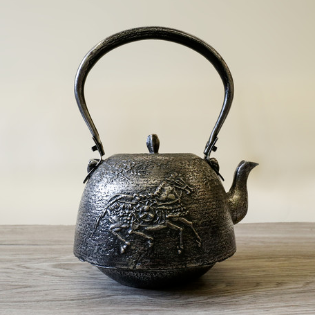 【及川榮喜】 南部型 春駒 砂鐵壺1.6L