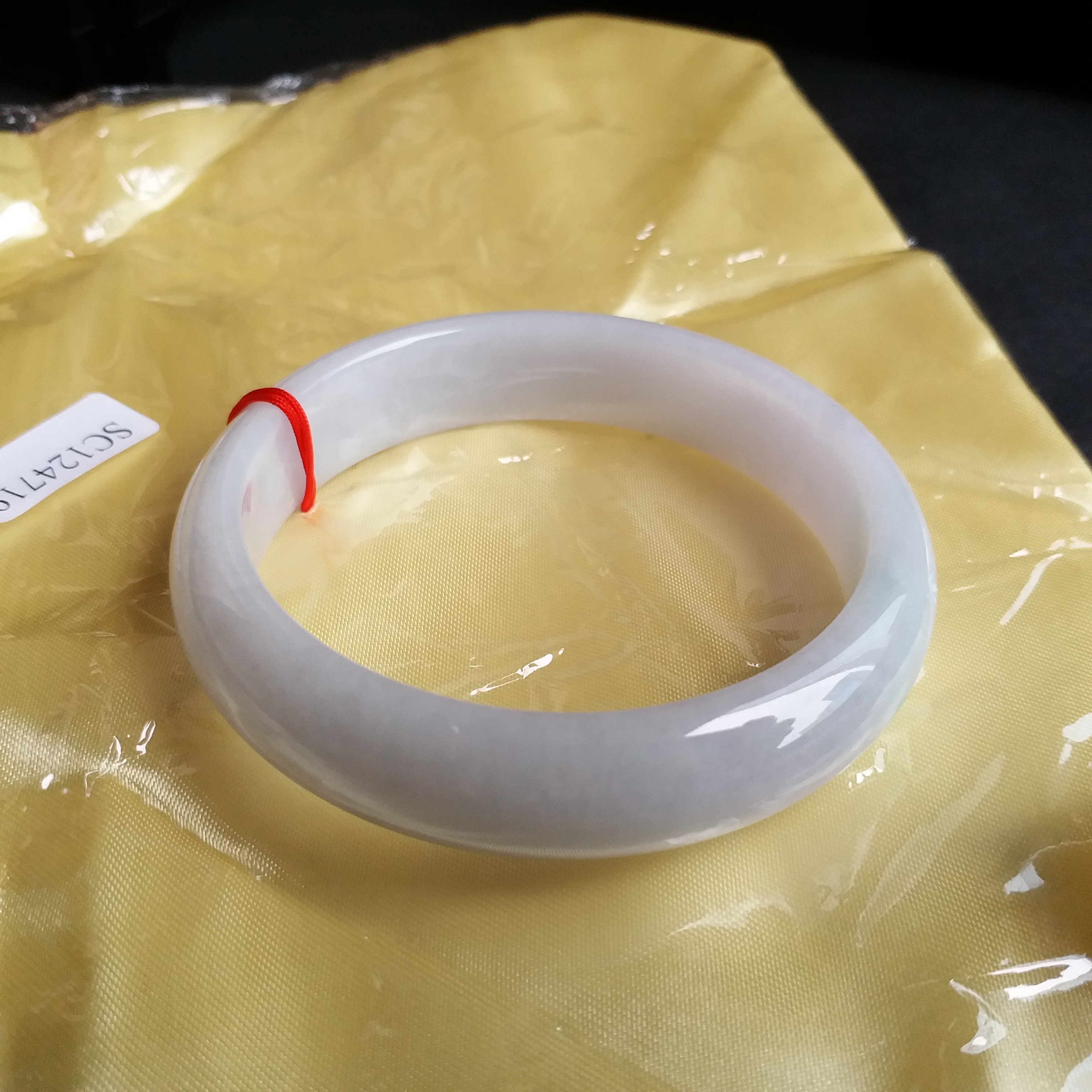 J1106 老坑冰白淡粉紫玉鐲 57.55mm (1.53)