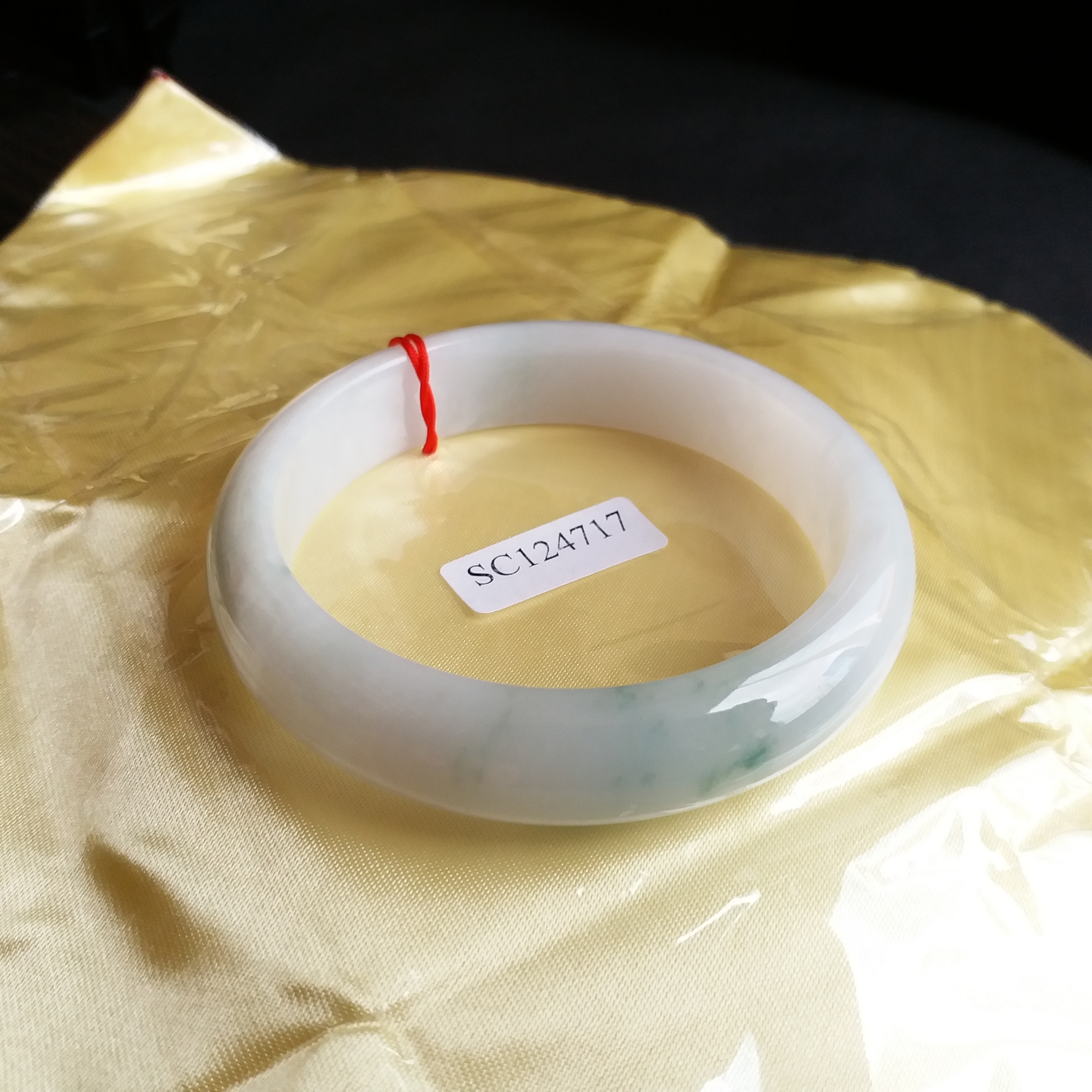 J1107 老坑冰白飄花玉鐲 57.94mm (1.55)