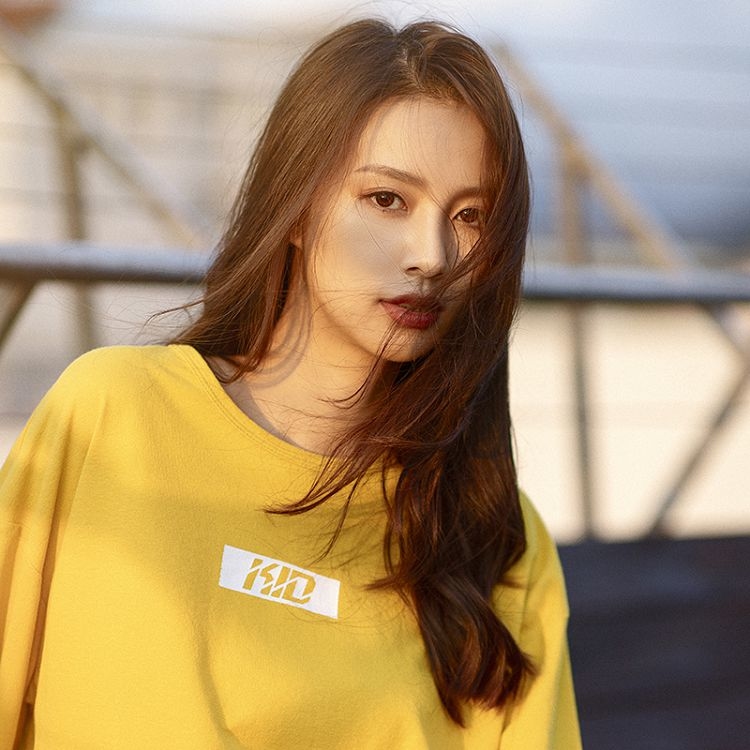 KID ® 方塊斜體LOGO長T 黃