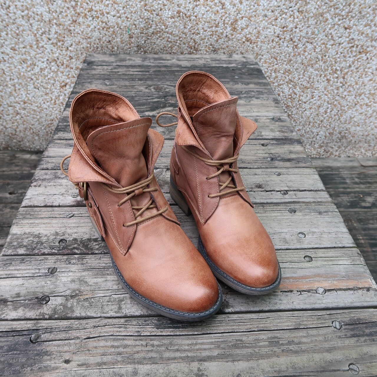 【九又四分之三月台】柔軟細膩綿羊皮小翻領反摺兩穿綁帶真皮小短靴