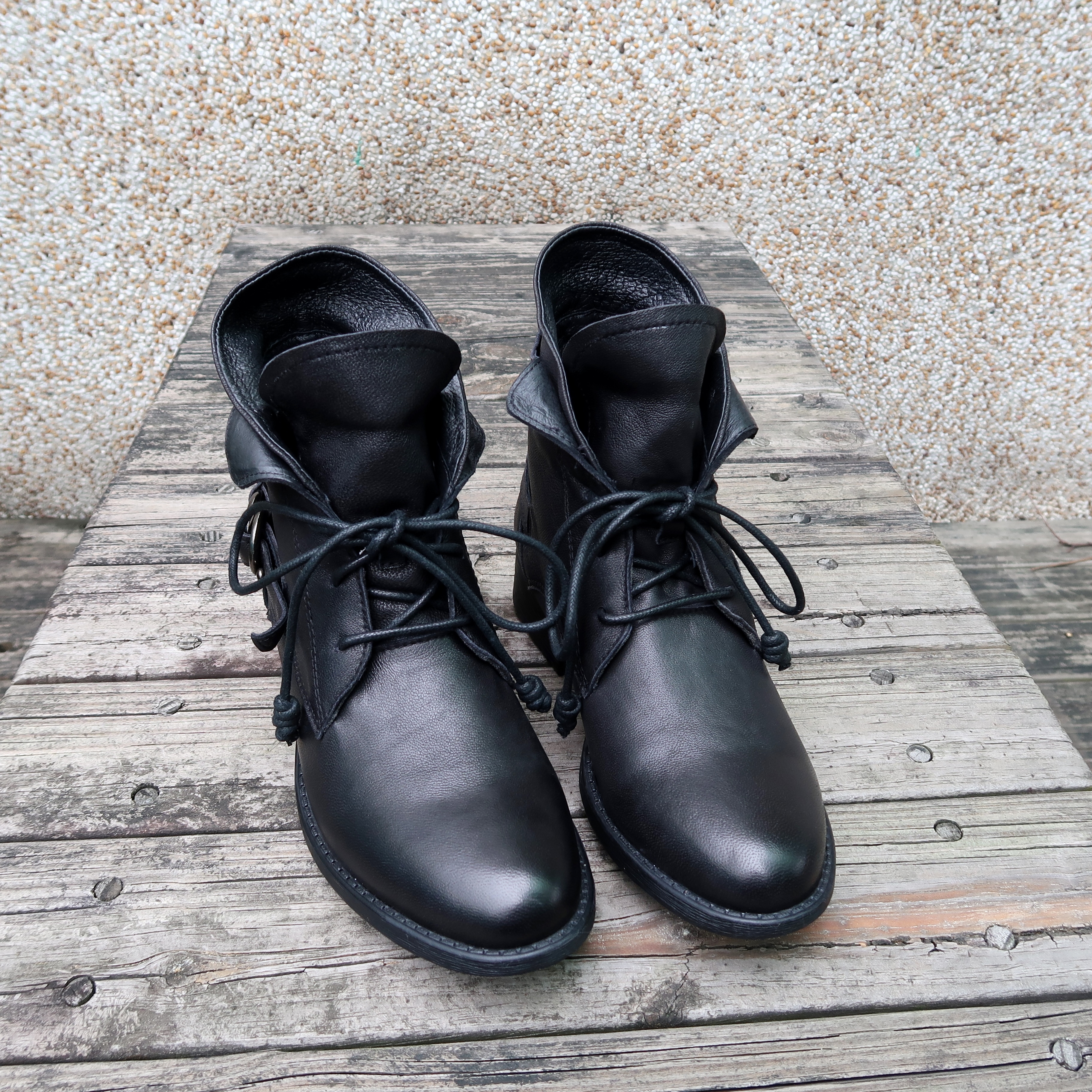 【九又四分之三月台】柔軟細膩綿羊皮小翻領反摺兩穿綁帶真皮小短靴