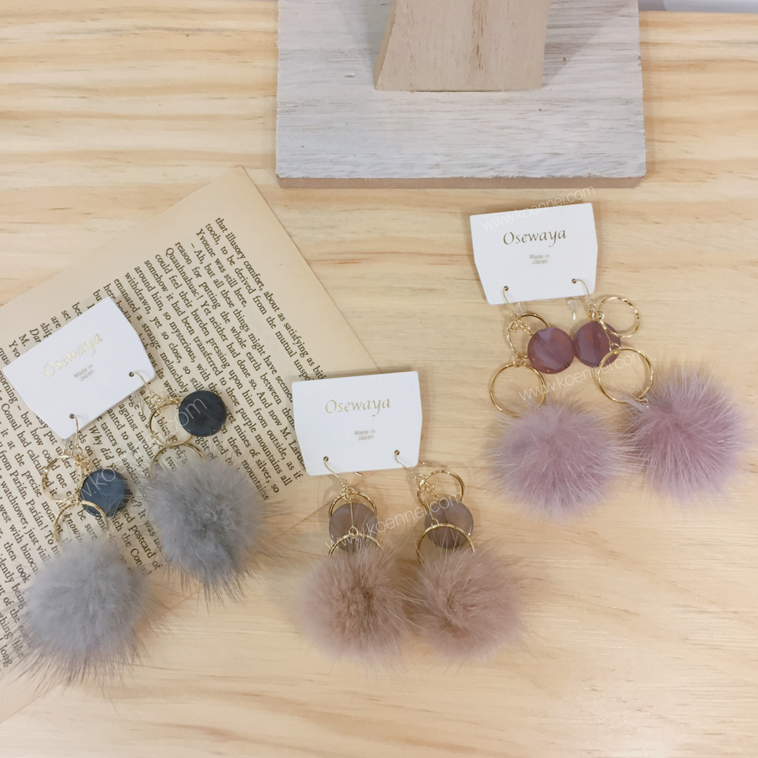 [日本制]大毛毛球圓形耳環