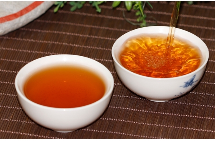易武宮廷 特級雲南七子餅普洱茶
