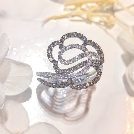 18K Gold 0.67ct Black and White Diamond Ring