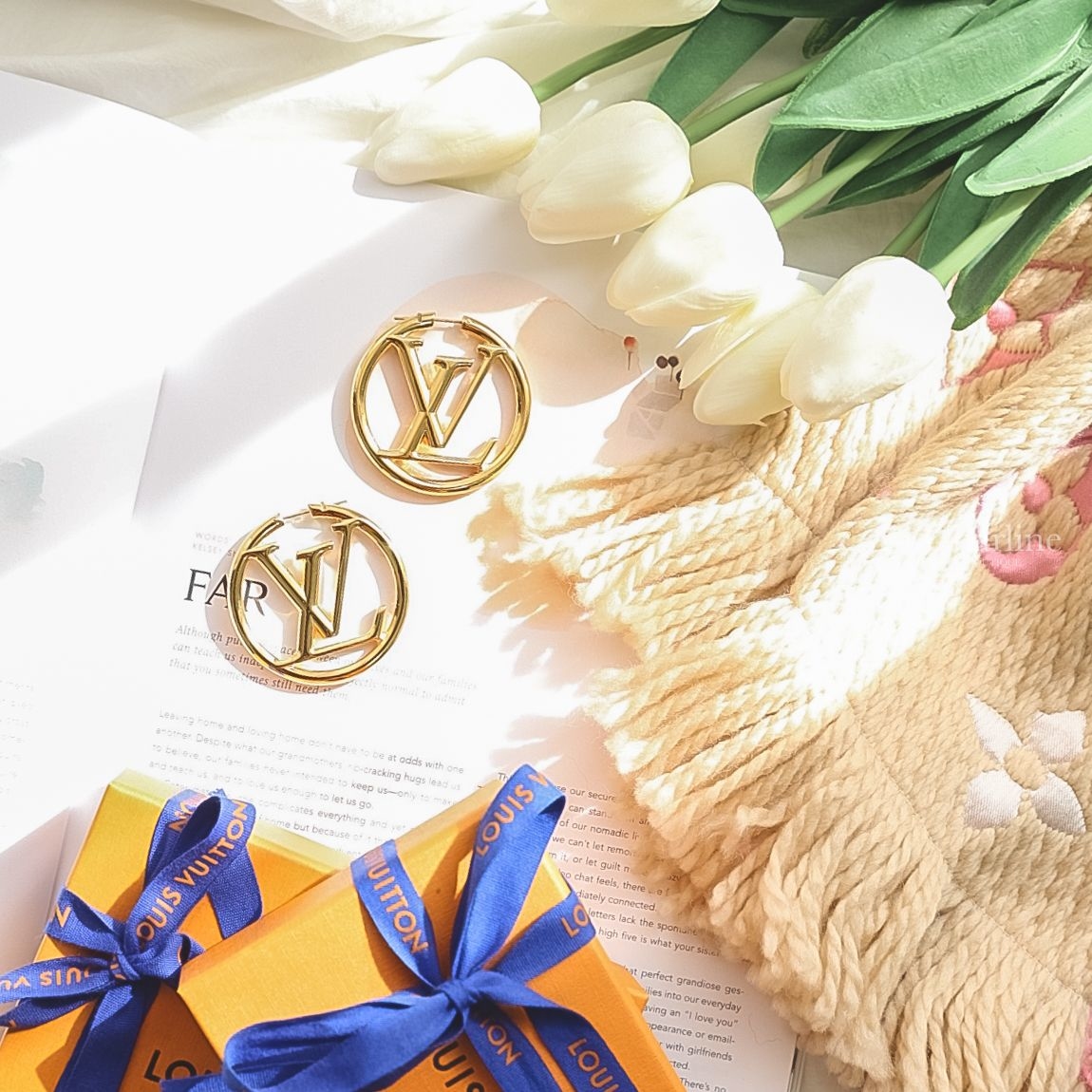 Louis Vuitton Louise Hoop Earrings 金色LV Logo圓圈耳環-Charline Boutique 精品代購