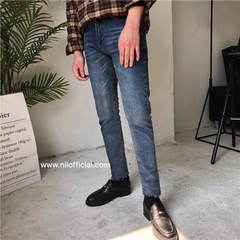 水洗不收邊合身牛仔褲