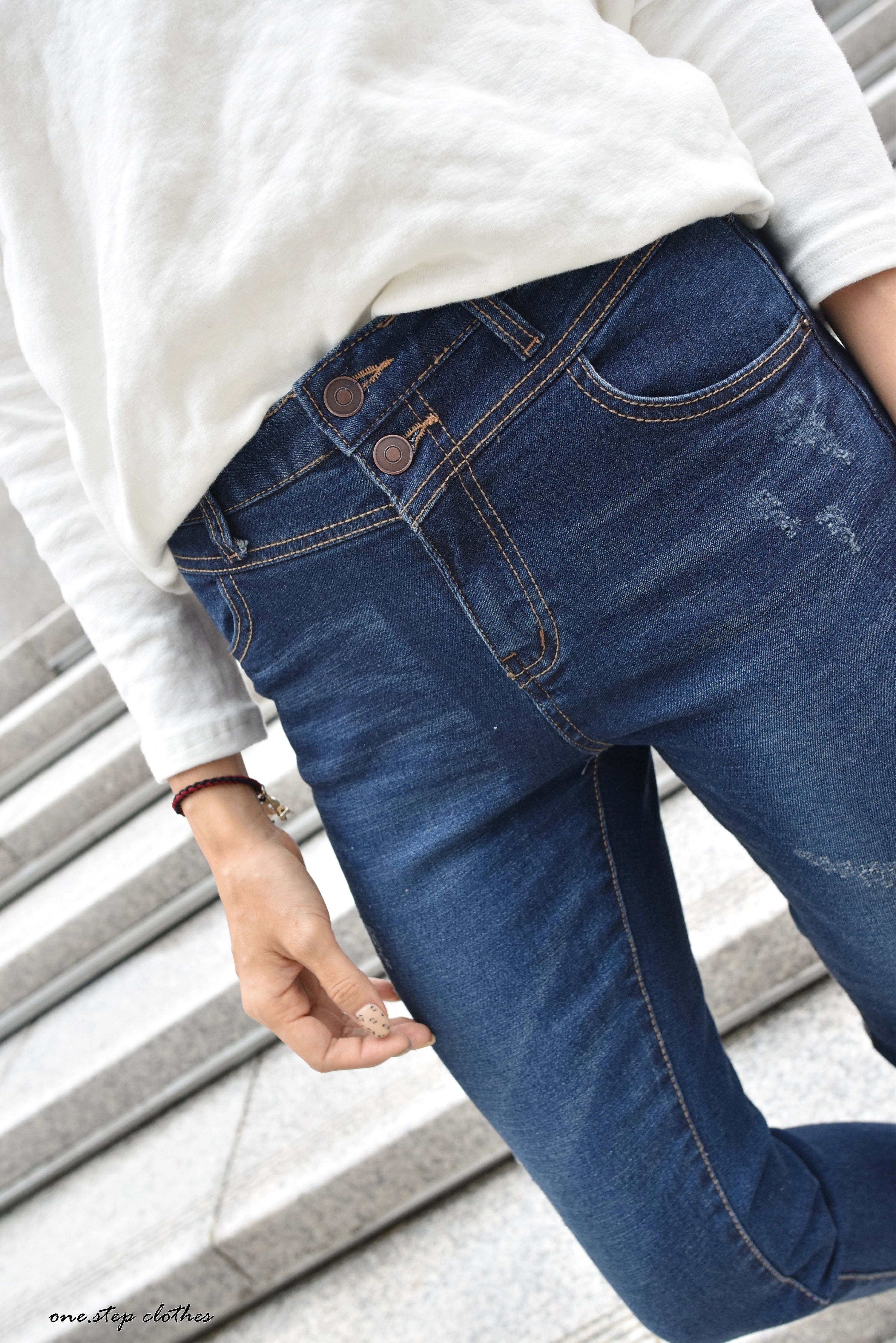 正韓雙釦設計刷痕磨毛小直筒