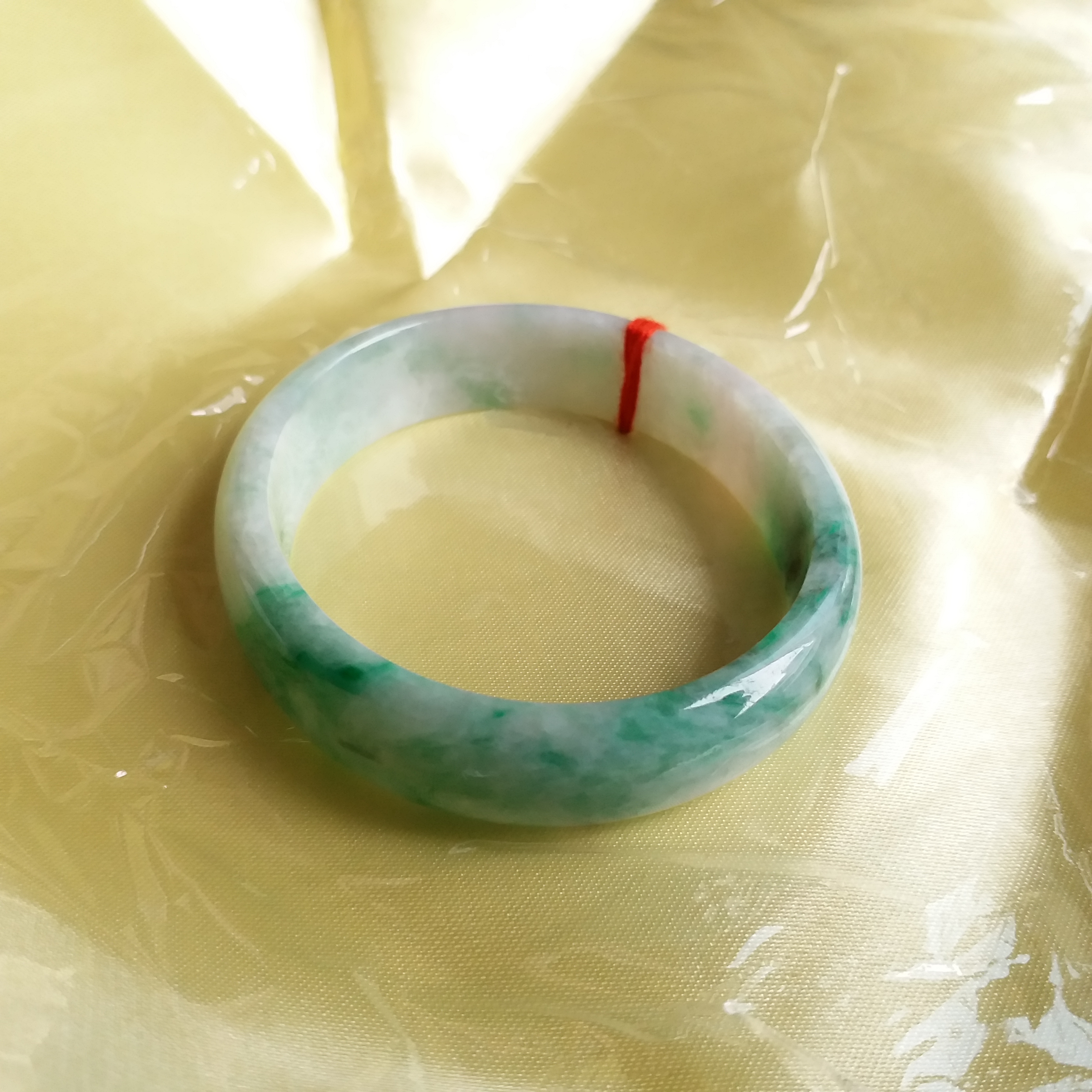 J1251 冰糯飄綠貴妃玉鐲 50mm (1.34)