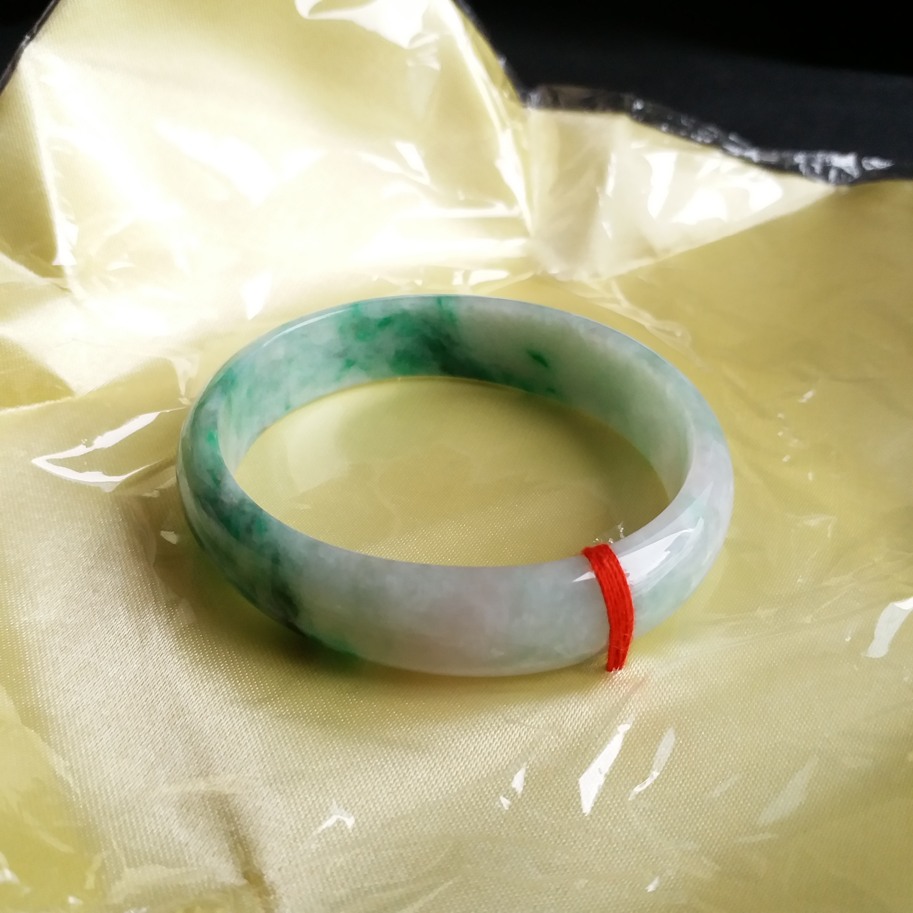 J1251 冰糯飄綠貴妃玉鐲 50mm (1.34)