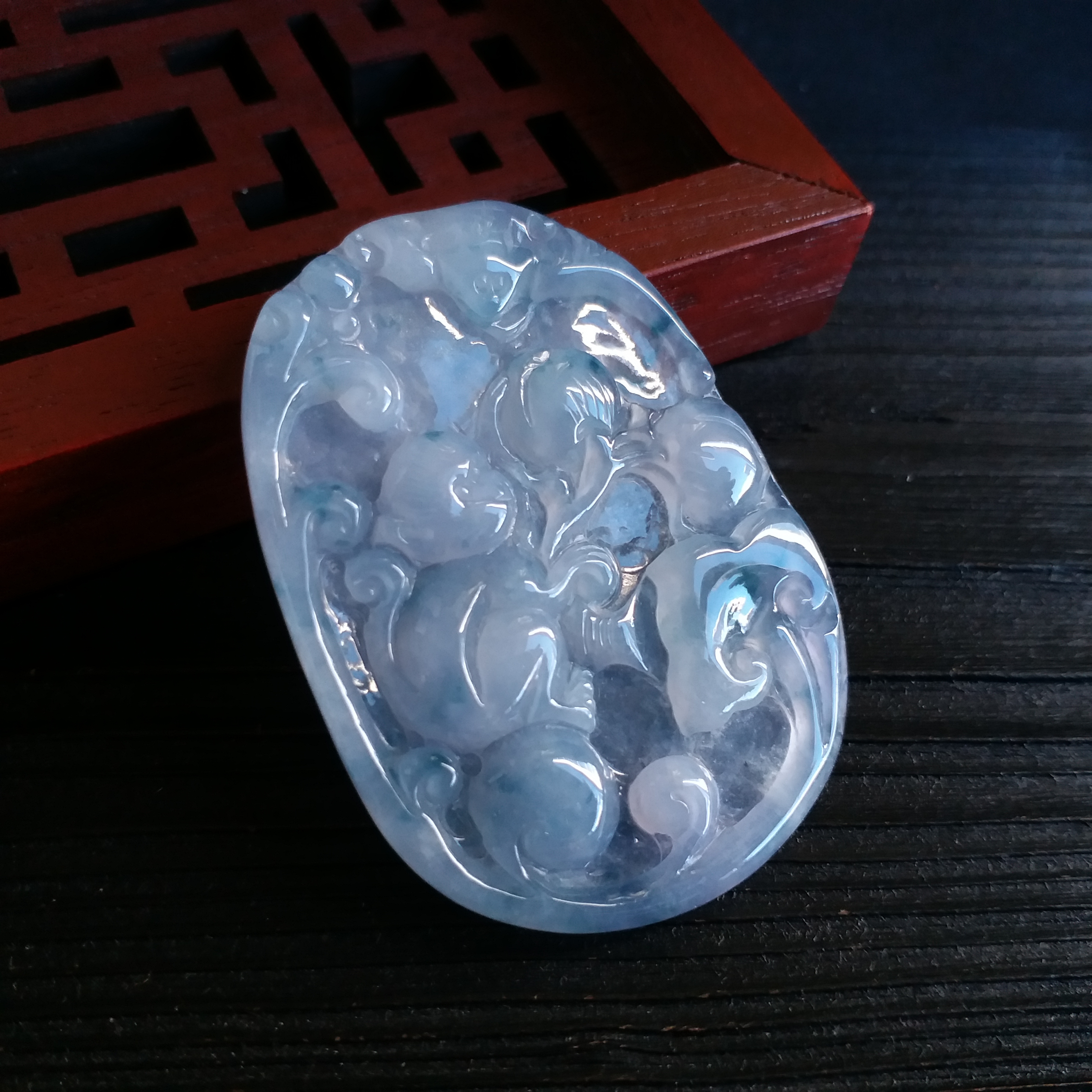 冰紫底飄花靈猴獻歲冰紫底飄花靈猴獻歲