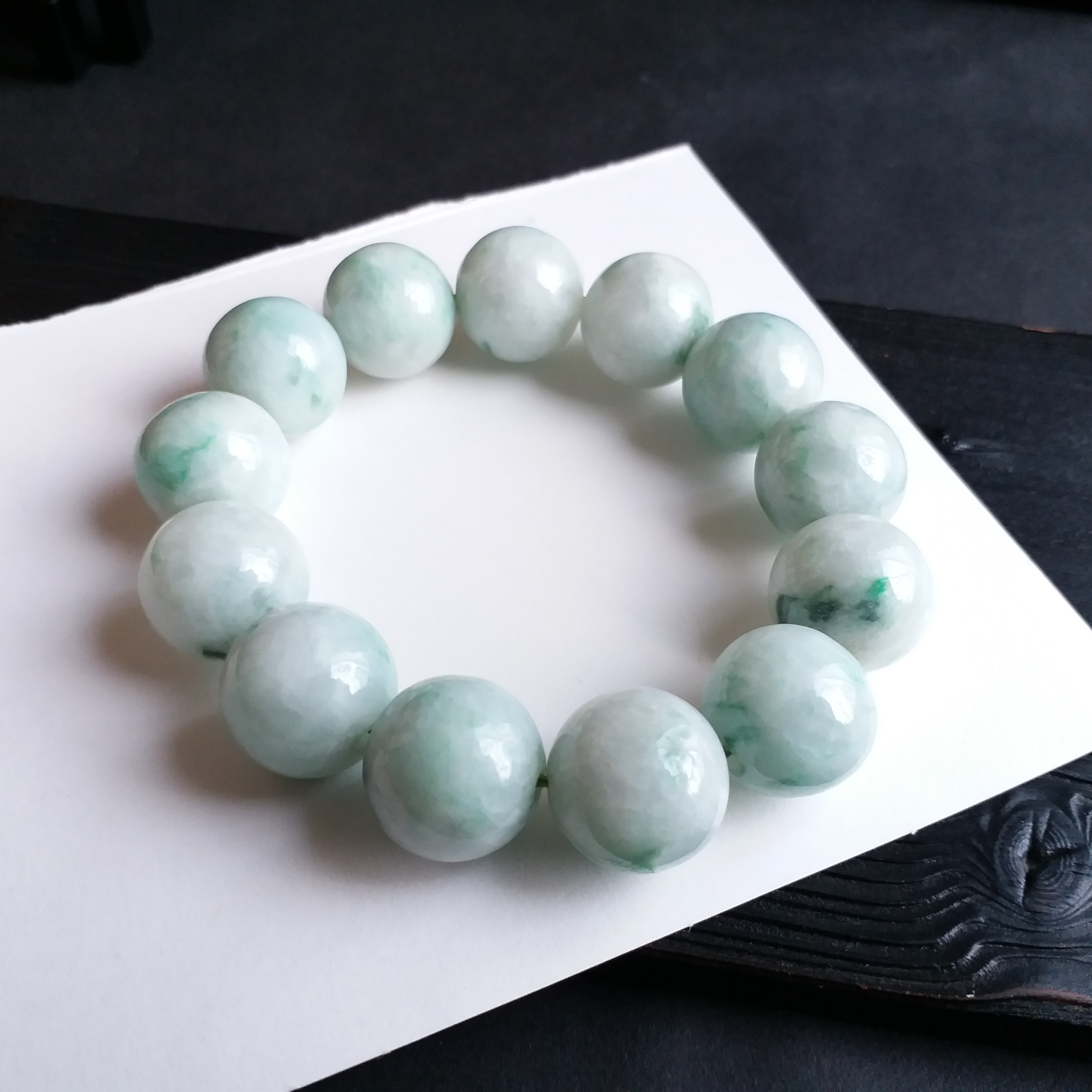 J1120 冰糯淺綠飄花手串 (16.5mm直徑)